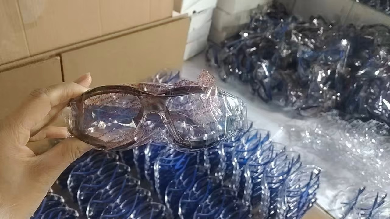 Seal rimmed safety glasses 10 PAIRS - Image 2